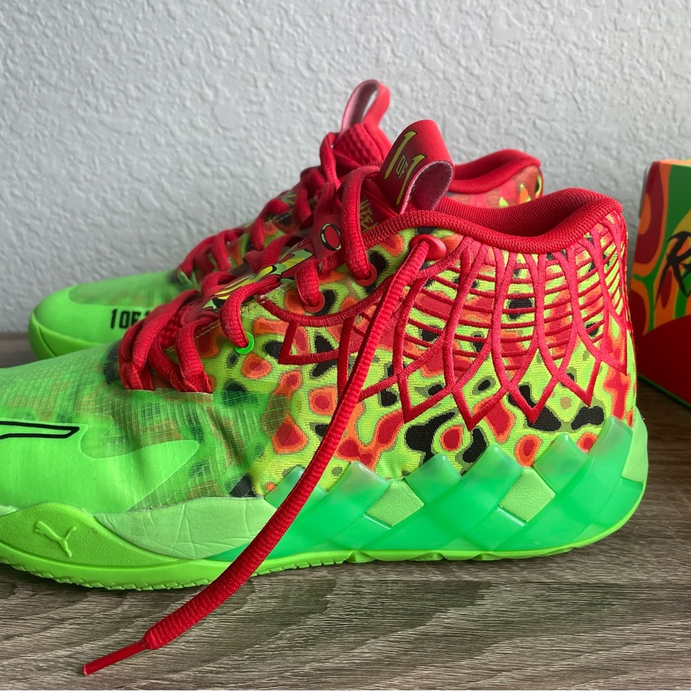 EUC Puma Lamelo Ball Thermal Men’s Size 9.5 Green and Red Sneakers